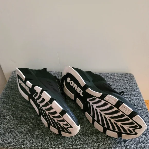 SOREL Kinetic Rush Ripstop City Sneakers Women's 10M black EUC - Picture 3 of 8